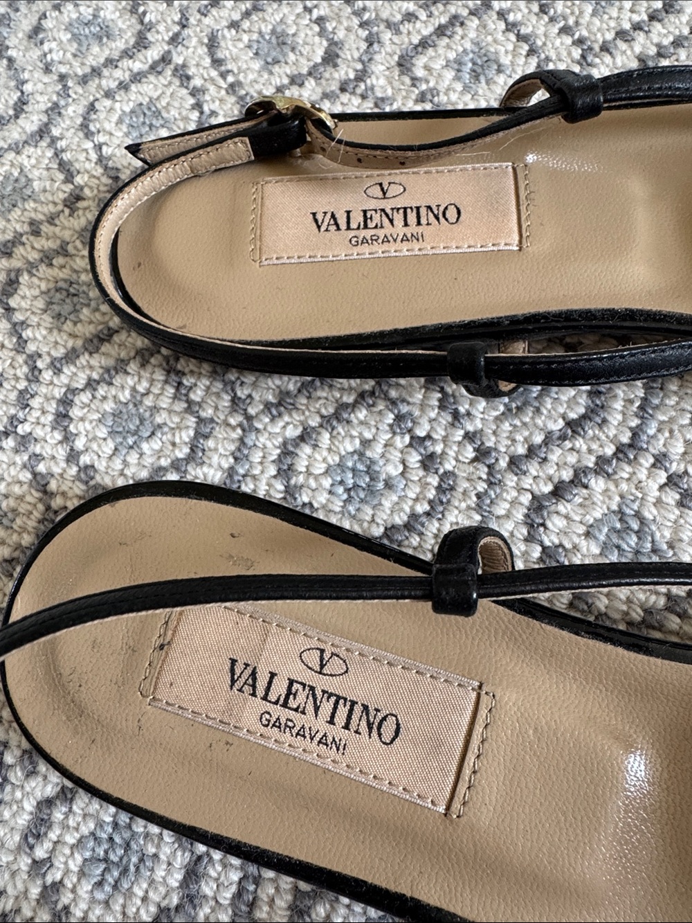 Valentino Black Patent Leather Rosette Applique Slingback Thong Sandals - Picture 2 of 5